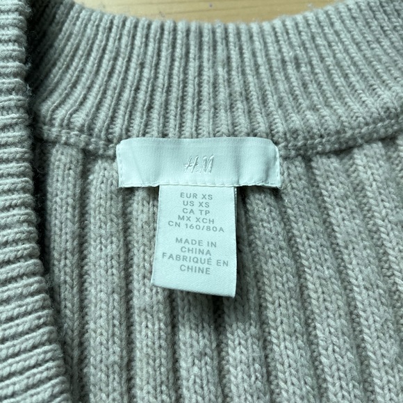 H&M sweater vest, size XS (0277) - Picture 6 of 6